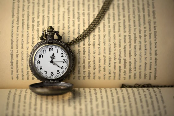 Old Vintage Clock Open Book Background —  Fotos de Stock