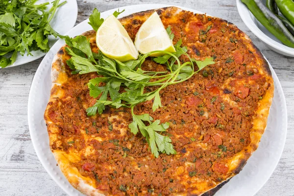 Geleneksel Türk yemekleri; Pide pizza (Lahmacun)