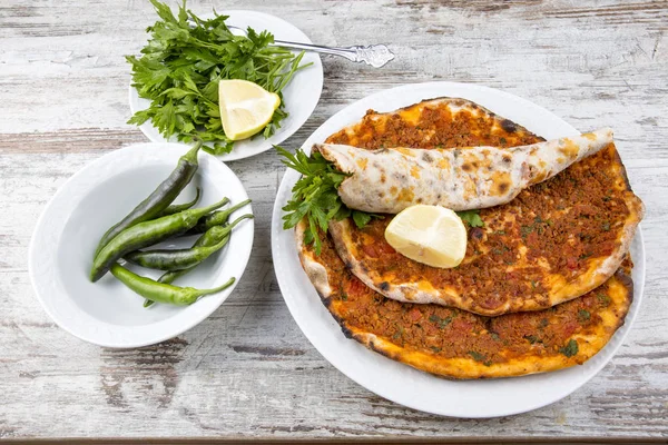 Geleneksel Türk Yemekleri Pide Pizza Lahmacun — Stok fotoğraf