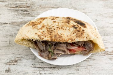 Geleneksel lezzetli Türk yemekleri; Döner Kebap sandviç