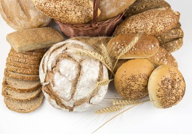 Masada taze kokulu ekmek. Yiyecek konsepti