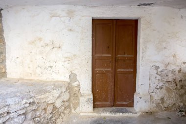 Eski vintage ahşap kapı kapı kilidi ile kapalı