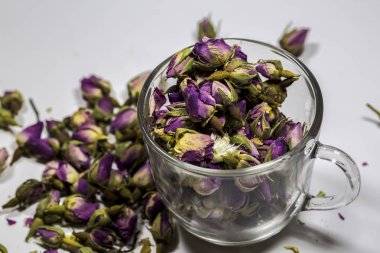 Gül tomurcukları kuru ve çiçekler, sağlıklı bitki çayı arka plan unut beni.