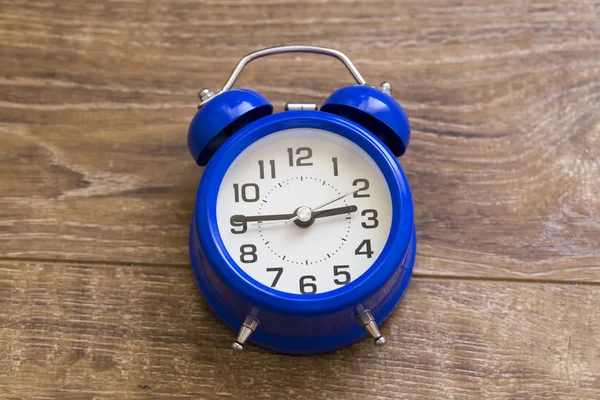 Relógios Alarme Isolados Fundo Branco — Fotografia de Stock