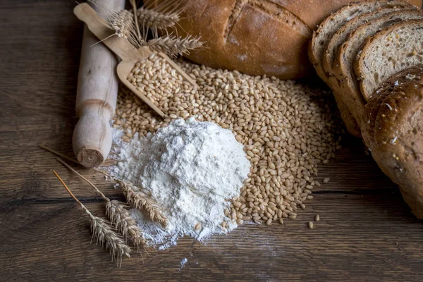 Pane Fresco Profumato Sul Tavolo Concetto Alimentare — Foto Stock