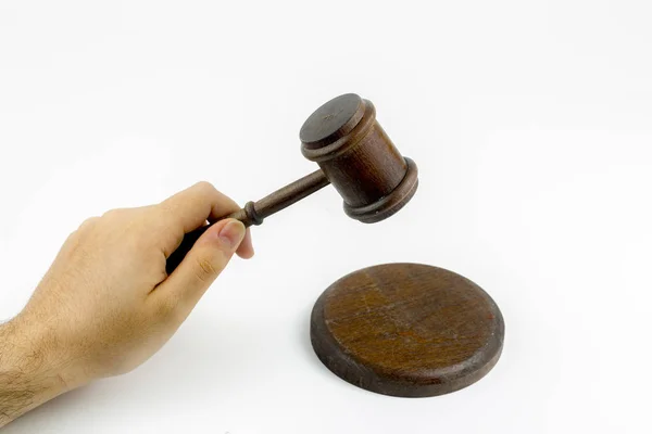 Ein hölzerner Richtergabel und Resonanzboden isoliert auf weißem Hintergrund in der Perspektive — Stockbild Ein Hölzerner Richtergabel Und Resonanzboden Isoliert Auf Weißem Hintergrund Der — Stockfoto