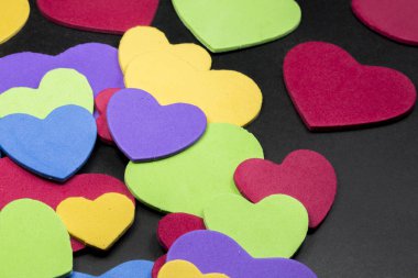 Renkli kalp figürü. Aşk sembolü kavram resmi. 