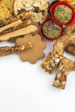 çeşitli taze pişmiş tatlı çörekler, üstten görünüm