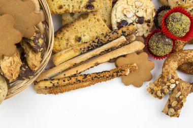 çeşitli taze pişmiş tatlı çörekler, üstten görünüm