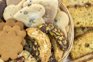 çeşitli taze pişmiş tatlı çörekler, üstten görünüm