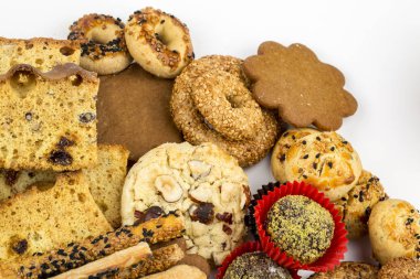 çeşitli taze pişmiş tatlı çörekler, üstten görünüm