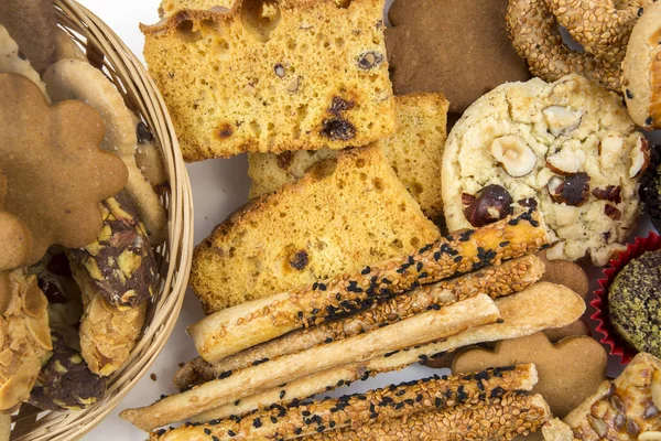 çeşitli taze pişmiş tatlı çörekler, üstten görünüm