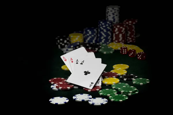 Osoba Hrající Poker Koukání Karty — Stock fotografie