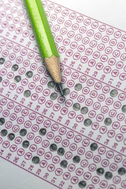 Sınavlar test kağıt seçilen seçim okulda cevap sayfalardaki karakalem ile bilgi yarışması