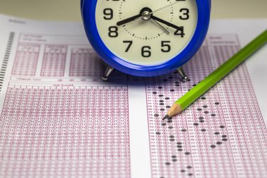 Sınavlar test kağıt seçilen seçim okulda cevap sayfalardaki karakalem ile bilgi yarışması