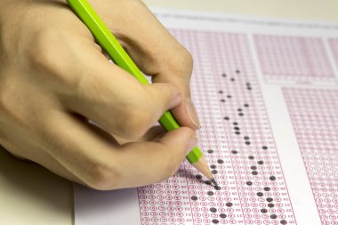 Sınavlar test kağıt seçilen seçim okulda cevap sayfalardaki karakalem ile bilgi yarışması