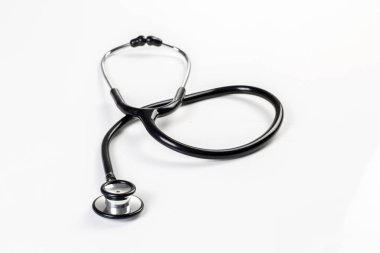 Stetoskop kopya alanı en iyi manzaralı beyaz arka plan üzerinde