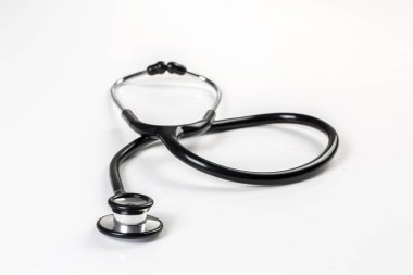 Stetoskop kopya alanı en iyi manzaralı beyaz arka plan üzerinde