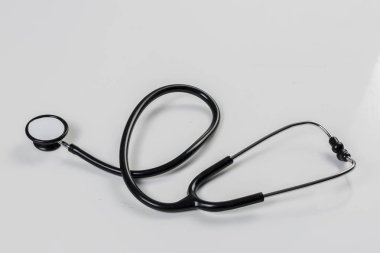 Stetoskop kopya alanı en iyi manzaralı beyaz arka plan üzerinde