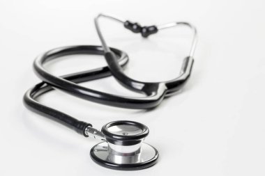 Stetoskop kopya alanı en iyi manzaralı beyaz arka plan üzerinde