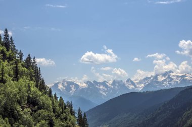 Seyahat turizm kavramı fotoğraf. Gürcistan / Svaneti / Mestia. 