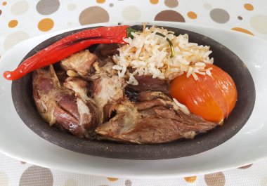 Türk et yemekleri kebap kuzu tandır / Kuzu hardal Kebap.