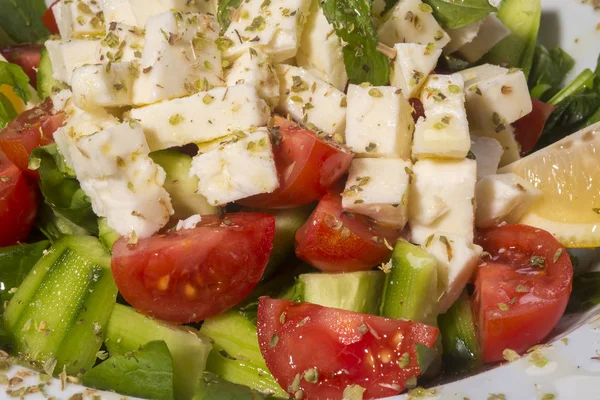 Zöld Diéta Saláta Sajttal Élelmiszer Fotó — Stock Fotó