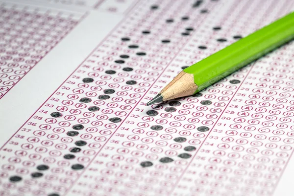 Examen Examen Papel Prueba Con Dibujo Lápiz Elección Seleccionada Hojas — Foto de Stock