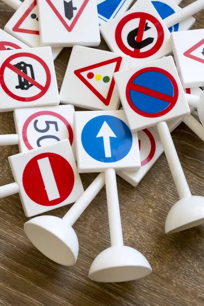 Güvenlik işaretleri ve semboller. İş yerinde sağlık ve güvenlik işaretleri ve sembolleri