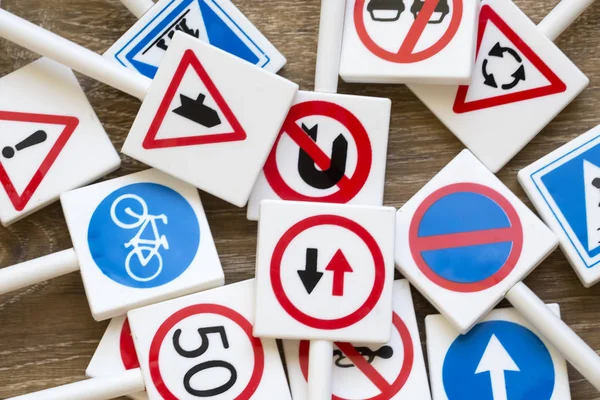 Güvenlik işaretleri ve semboller. İş yerinde sağlık ve güvenlik işaretleri ve sembolleri