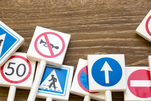 Güvenlik işaretleri ve semboller. İş yerinde sağlık ve güvenlik işaretleri ve sembolleri