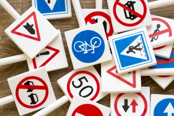 Güvenlik işaretleri ve semboller. İş yerinde sağlık ve güvenlik işaretleri ve sembolleri