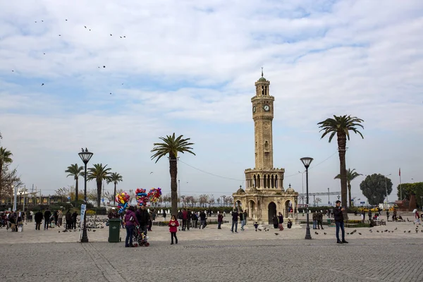 İzmir / Türkiye, 20 Aralık 2018, İzmir Eski Saat Kulesi, Konak Meydanı