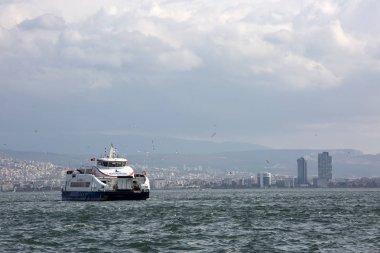 Karşıyaka / Izmir / Türkiye, 29 Ocak 2019, deniz ve feribot peyzaj 