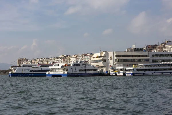 Karsiyaka Izmir Turquía Enero 2019 Paisaje Marítimo Transbordadores — Foto de Stock
