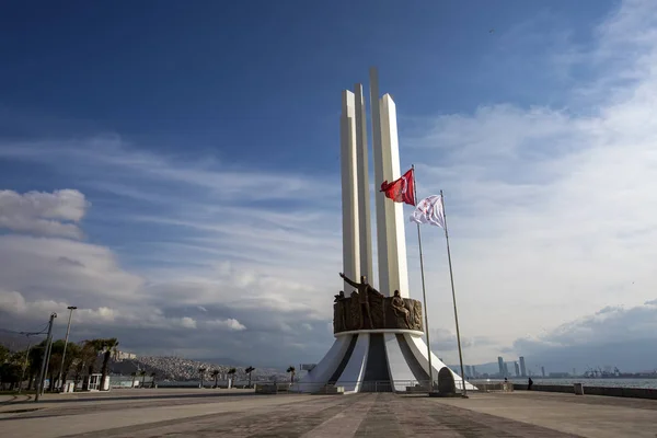 Izmir Türkei Januar 2019 Erneuerte Atatürk Statue Karsiyaka Gewand Der — Stockfoto