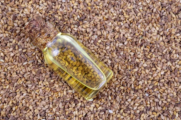 Bottle Sesame Oil Sesame Seeds Isolated — Stock Photo, Image