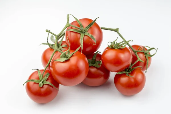 Tomates Vermelhos Orgânicos Frescos Sobre Fundo Branco — Fotografia de Stock