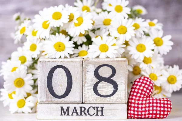8 марта деревянный календарь, Всемирный женский день — стоковое фото