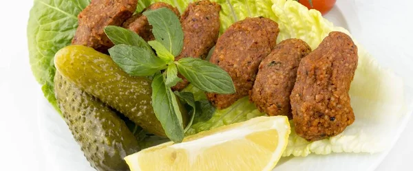 Geleneksel lezzetli Türk yemekleri; Bulgur köfte (çiğ köfte)