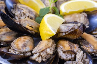 Türk usulü midye, Midye Dolma Akdeniz mutfağından dolma