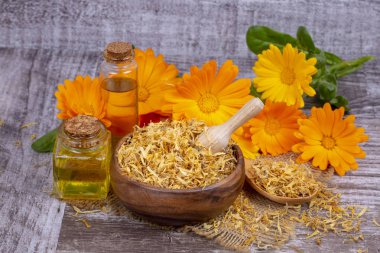 Cam ve damla petrol Isolated bitkisel calendula officinalis