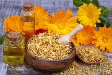 Cam ve damla petrol Isolated bitkisel calendula officinalis