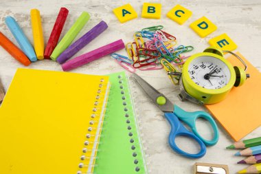 Kırtasiye renkli yazı araçları aksesuarları kalem kalem, colo