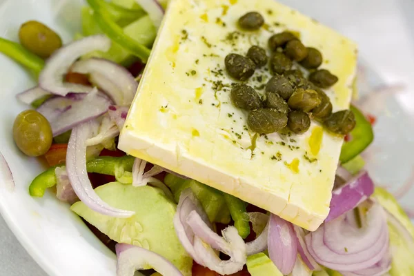 Traditionellen köstlichen griechischen Salat. Food-Konzept Foto. — Stockfoto