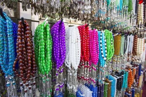 传统的土耳其念珠和五颜六色的珠子 — 图库照片