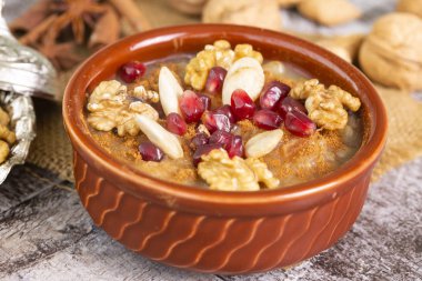 Geleneksel lezzetli Türk tatlıları; Ashura (Emin)