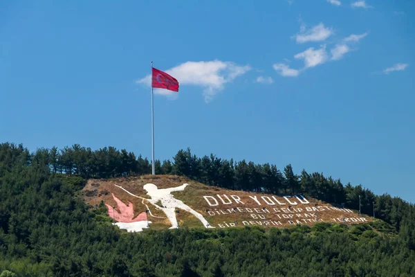 Çanakkale, Türkiye - 26 Mayıs 2019: Dur Yolcu (Gezgin dur, ayak bastığınız toprak, bir zamanlar Türkiye 'nin Çanakkale kentindeki anıtsal hava manzarasının sonuna tanıklık etti).