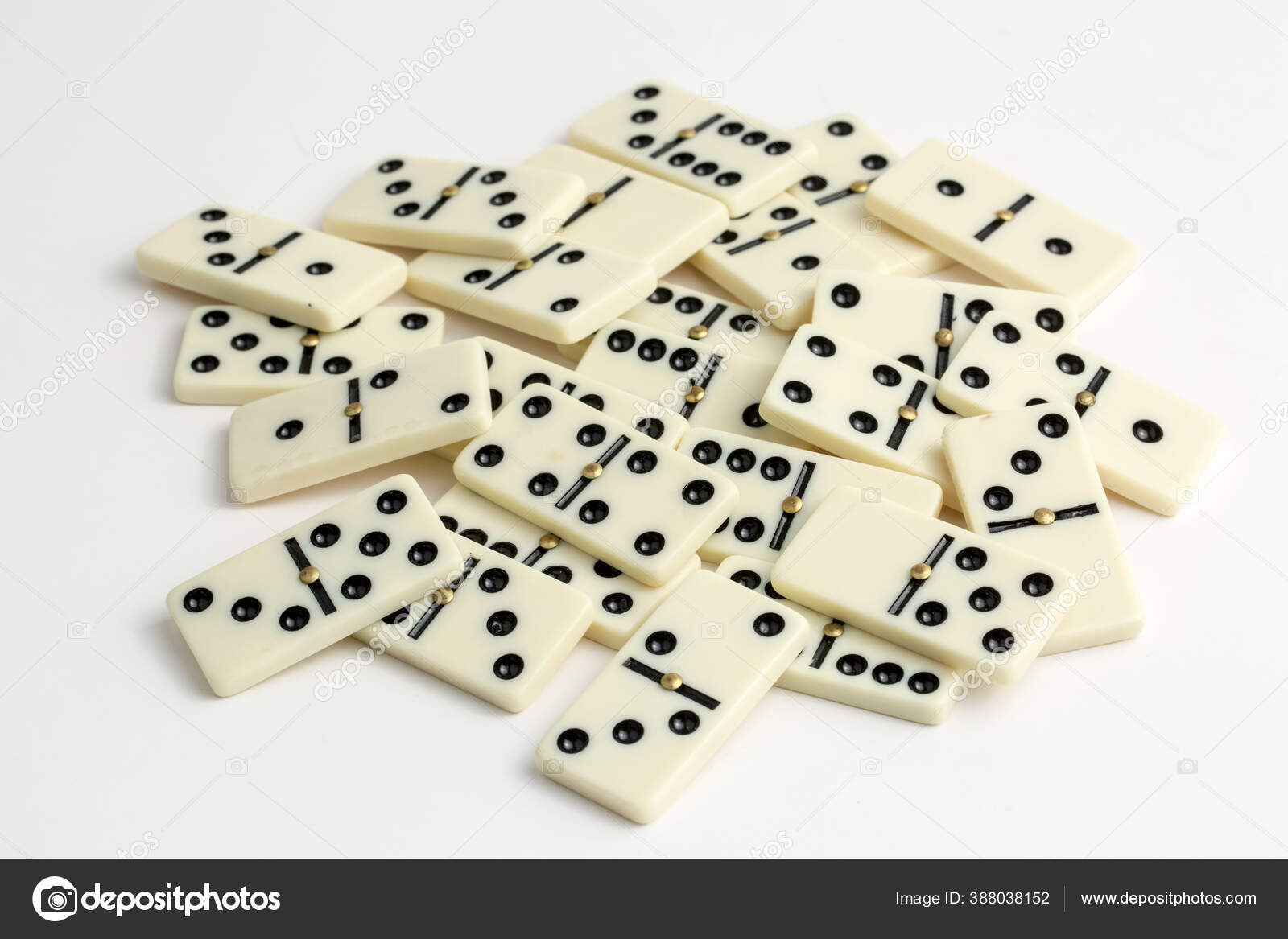 不断下降的多米诺多米诺效应多米诺游戏——图库图片© EsinDeniz #388038152