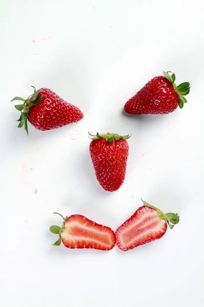 Frutas Frescas Fresa Orgánica Sobre Fondo Blanco —  Fotos de Stock